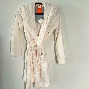 NWT Colsie Ivory Robe & Socks Set Size XS/S